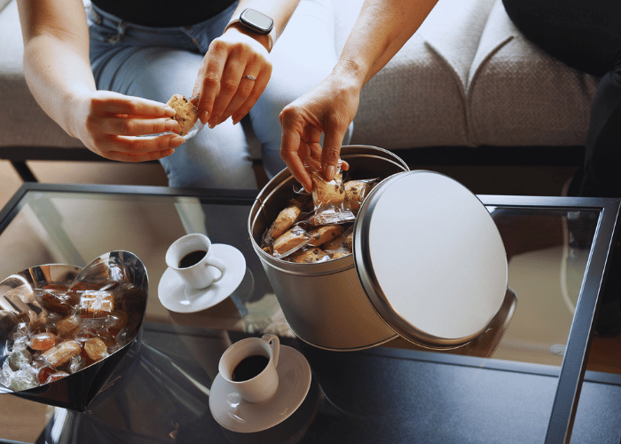 lattine dolci caramelle biscotti